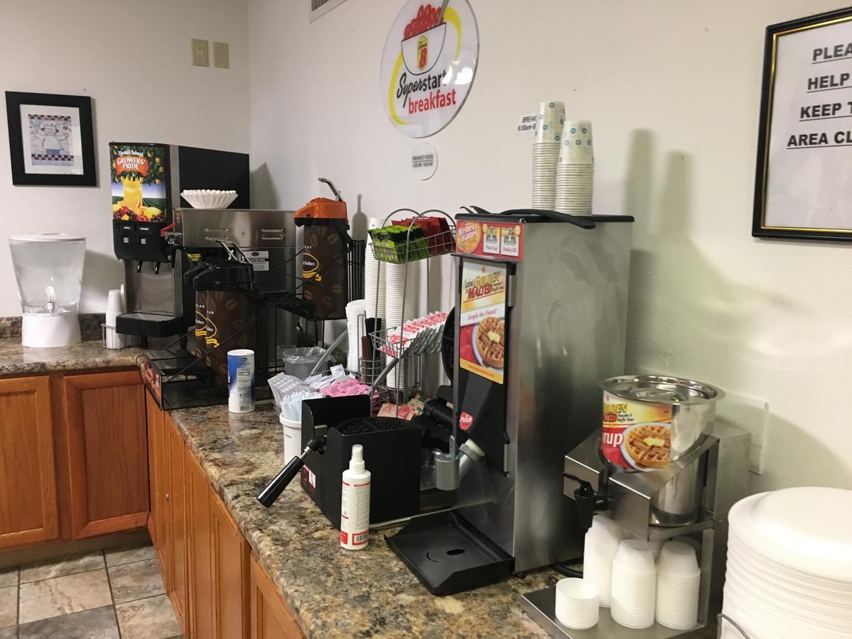 Super 8 By Wyndham Airport I90 Hotel Sioux Falls Bagian luar foto