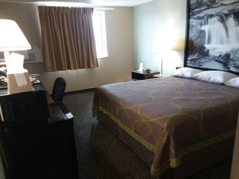 Super 8 By Wyndham Airport I90 Hotel Sioux Falls Bagian luar foto